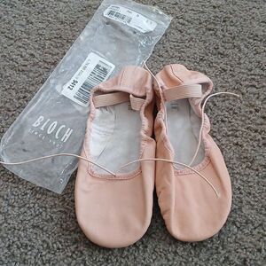 Bloch Dansoft II ballet shoes slippers  New  Sz 5.5D 6D